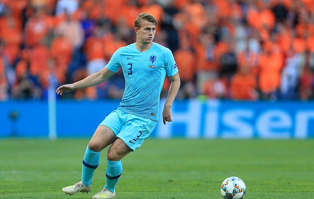 Matthijs de Ligt to join PSG after Manchester United and Barcelona fail to match £17m-a-year wage offer - Bóng Đá