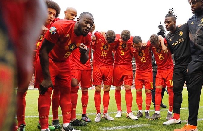 Lukaku poses picture with Depay - Bóng Đá