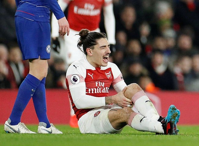 Hector Bellerin ‘living his best life’ as Arsenal star shows he’s over knee injury while strutting on Louis Vuitton Paris catwalk show - Bóng Đá