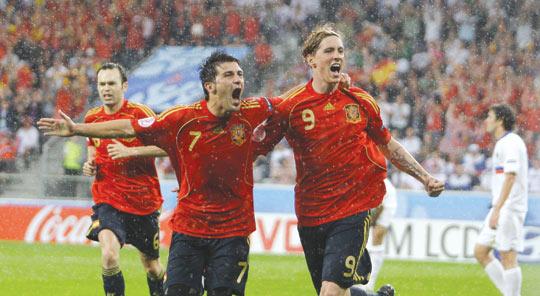 Torres pays tribute to ‘best player’ Gerrard in retirement announcement - Bóng Đá