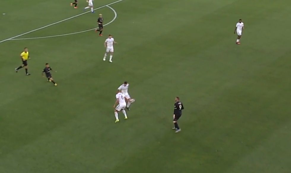 DC United's Wayne Rooney scores from beyond midfield against Orlando City - Bóng Đá