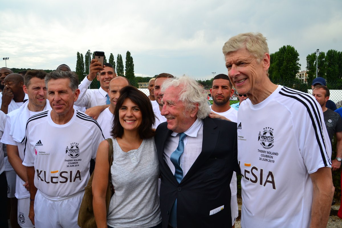 Wenger's still got it! Former Arsenal boss, 69, rolls back the years at charity match - Bóng Đá