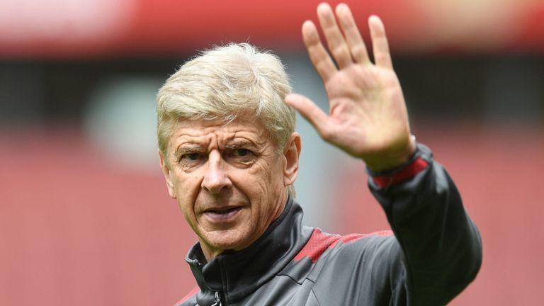 Wenger's still got it! Former Arsenal boss, 69, rolls back the years at charity match - Bóng Đá