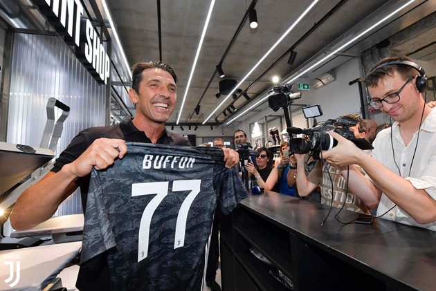 Buffon: I don't want Chiellini's armband or Szczesny's No.1 shirt  - Bóng Đá