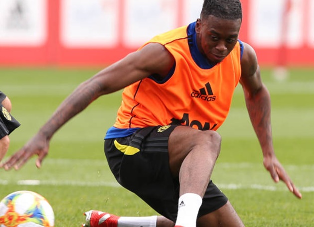 Wan-Bissaka and James struggle with their Man Utd initiation songs, while McTominay shines - Bóng Đá