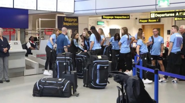 Man City plane GROUNDED at Manchester Airport as flight to China was disrupted by Thomas Cook admin error - Bóng Đá