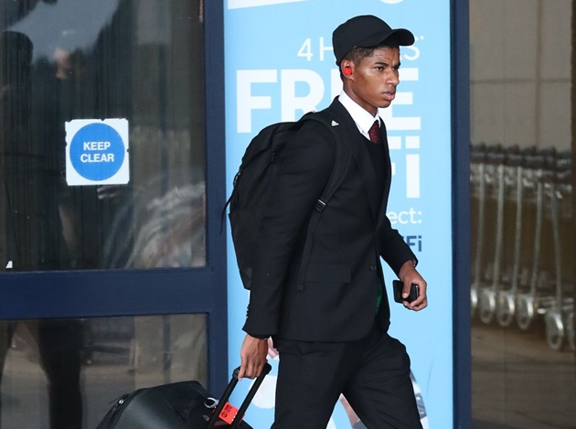 Ảnh Man Utd về Manchester - Bóng Đá