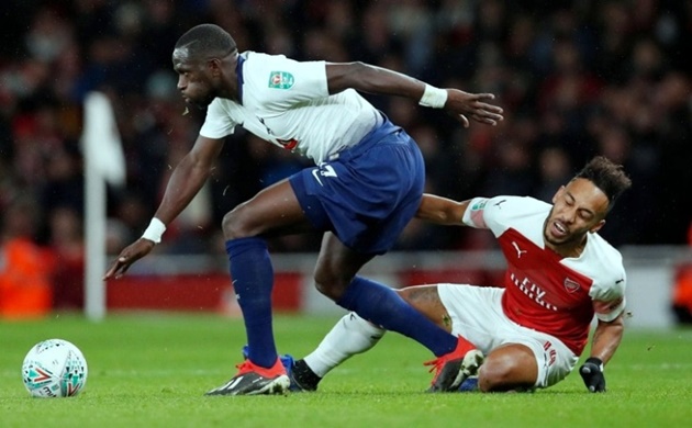 Arsenal stars Aubameyang and Guendouzi put Spurs rivalry to one side as they dine with Sissoko - Bóng Đá