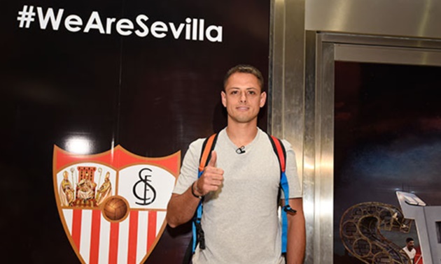 Javier Hernandez on the verge of return to Spain as West Ham wantaway poses in front of Sevilla crest after touching down - Bóng Đá