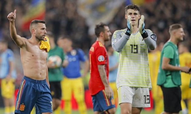 'Number one for a reason!' - Chelsea fans taunt David de Gea as Kepa makes Spain no.1 case - Bóng Đá