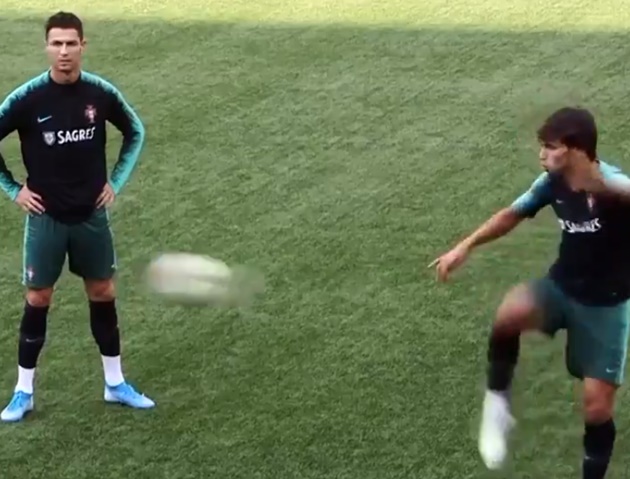 Cristiano Ronaldo rinses Joao Felix in Portugal training with stunning skill - Bóng Đá