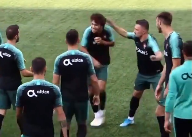 Cristiano Ronaldo rinses Joao Felix in Portugal training with stunning skill - Bóng Đá