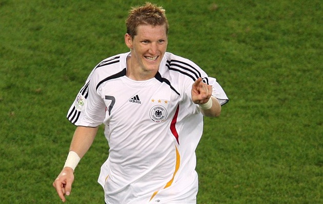 Bastian Schweinsteiger: One of many modern stars who made a career playing out of position - 10 cầu thủ đá sai vị trí - Bóng Đá