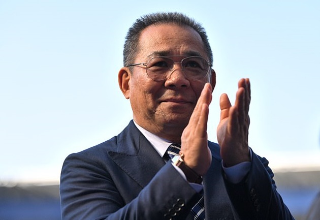 Leicester City fans pay tribute to Vichai Srivaddhanaprabha as Foxes mark year since late owner died in tragic helicopter crash - Bóng Đá