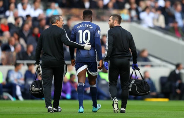 Ex-Arsenal ace Danny Welbeck injured after just 55 SECONDS for Watford at Tottenham - Bóng Đá
