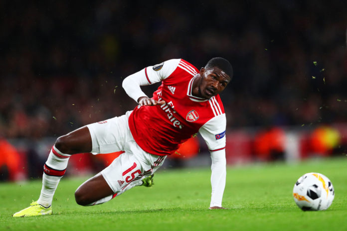 "Cẩu thả và lười biếng, cậu ta đang lãng phí tài năng tại Arsenal" 