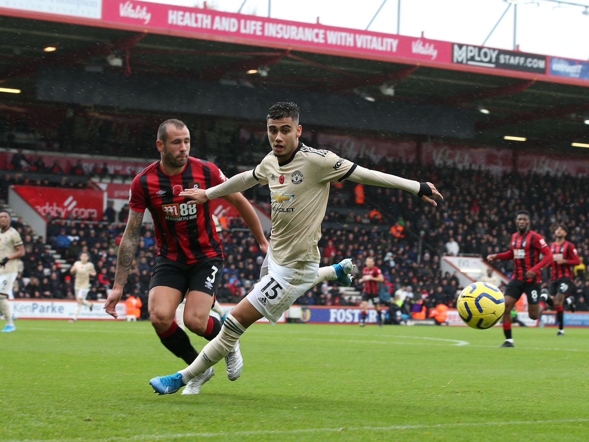 Manchester United fans slam Andreas Pereira for role in defeat at Bournemouth - Bóng Đá