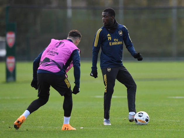 Emery gives new defender a run out in training as Arsenal manager tries to stop his dummies shipping goals - Bóng Đá