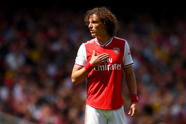 Willian threatens to nutmeg David Luiz when Chelsea face Arsenal   - Bóng Đá