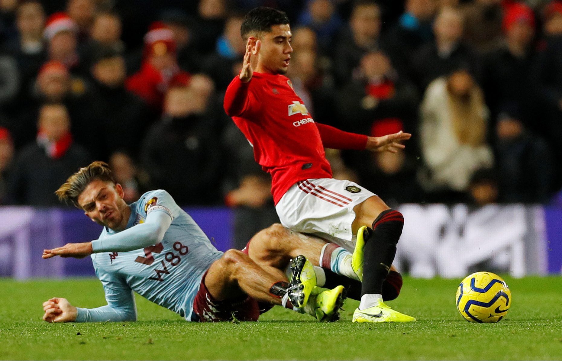 Manchester United fans criticise Andreas Pereira for his performance against Villa - Bóng Đá