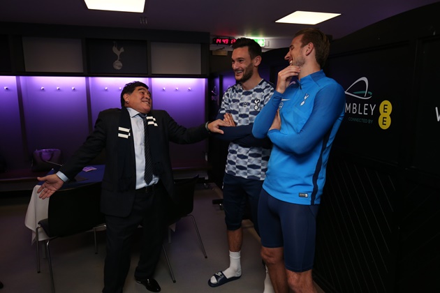 Ex-Spurs boss Pochettino visits Maradona before watching his Gimnasia side in action - Bóng Đá