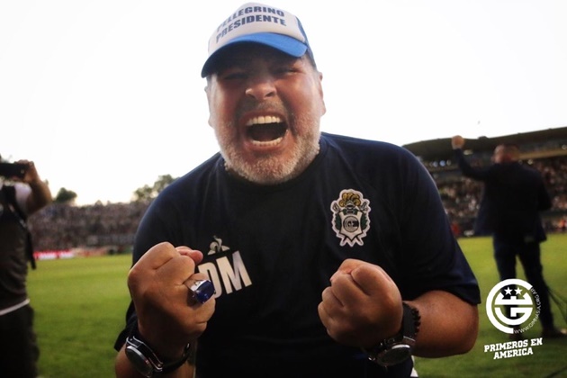 Ex-Spurs boss Pochettino visits Maradona before watching his Gimnasia side in action - Bóng Đá