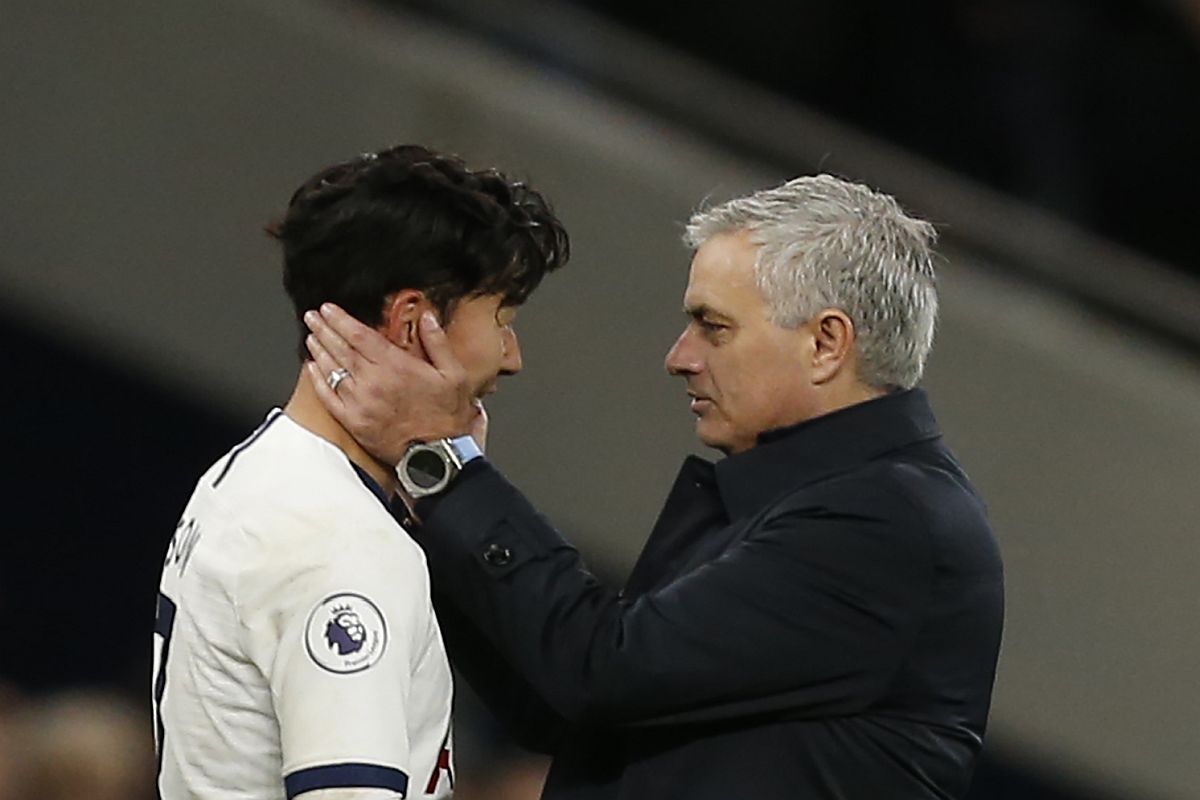 What Jose Mourinho shouted as Tottenham star Son Heung-min was being interviewed - Bóng Đá