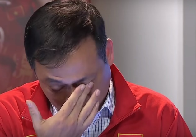 BLV Quang Tùng bật khóc trên sóng truyền hình - Bóng Đá