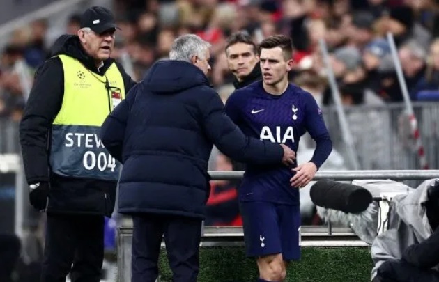 XONG! Chủ tịch phá vỡ im lặng, đã rõ số phận sao Tottenham bị Mourinho trù dập