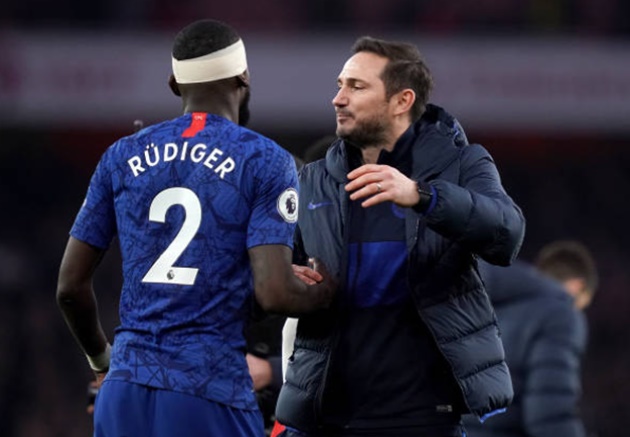 Antonio Rudiger fumes at Kepa Arrizabalaga in argument during Chelsea’s win over Arsenal - Bóng Đá