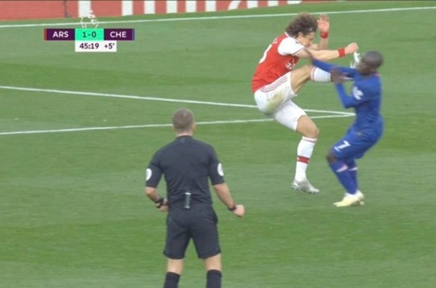 Gary Neville blasts David Luiz for his tackle on N’Golo Kante in Arsenal vs Chelsea - Bóng Đá