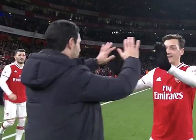 'That is the first time I've seen him smile in 18 months': Rio Ferdinand lauds Mesut Ozil's performance in Arsenal's win - Bóng Đá