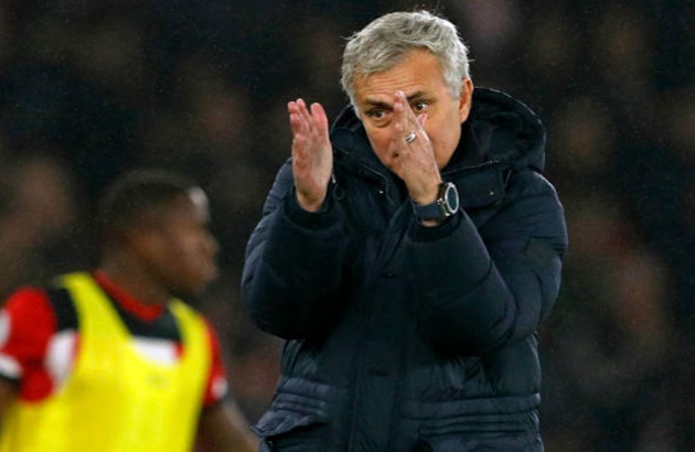 Jose Mourinho: I was rude to an idiot, says Tottenham manager after booking - Bóng Đá