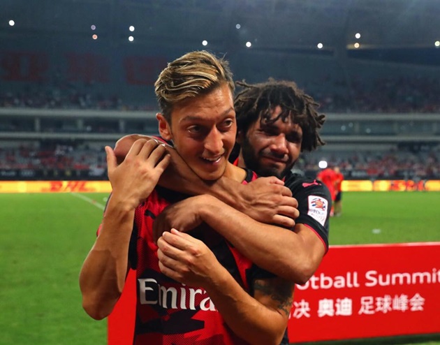 Mesut Ozil’s former Arsenal team-mate Mohamed Elneny explains why everyone at the club has respect for him   - Bóng Đá