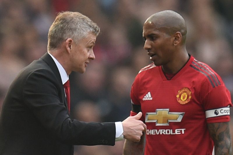Ashley Young was convinced to join Inter after a call from former United teammate Romelu Lukaku. - Bóng Đá