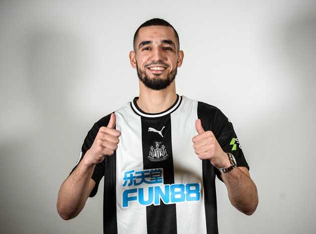 Newcastle have completed the signing of midfielder Nabil Bentaleb - Bóng Đá
