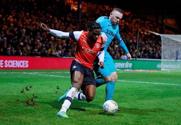 Wayne Rooney scored his first Derby goal... but the Rams were beaten by bottom side Luton  - Bóng Đá