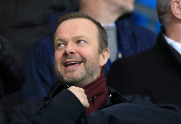 Ảnh Ed Woodward trên khán đài - Bóng Đá