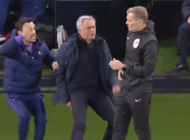 Jose Mourinho RAGING in hilarious video after Raheem Sterling tried to win second penalty during Tottenham victory - Bóng Đá