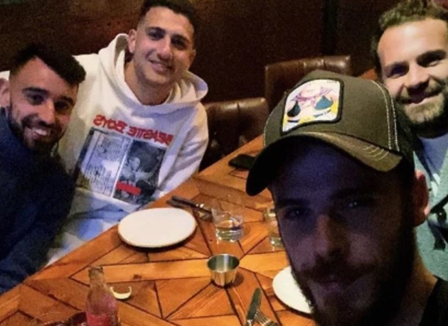 Bruno Fernandes treats Man Utd pals David de Gea, Diogo Dalot and Juan Mata to dinner at ex-Chelsea star’s restaurant - Bóng Đá