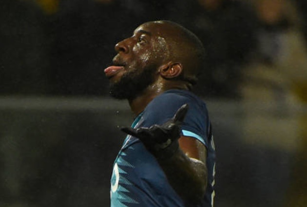 Porto star Moussa Marega tells Vitoria fans to ‘f*** yourself’ after he walks off the pitch following vile racist abuse - Bóng Đá