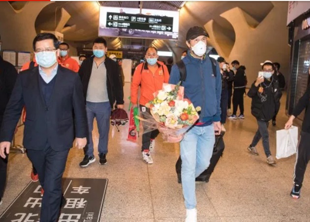 Wuhan football team finally returns to centre of coronavirus outbreak after three months as they’re greeted by fans - Bóng Đá