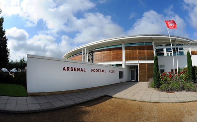 Arsenal stars arrive at training for as they become first Premier League club to return after 47 days of isolation - Bóng Đá