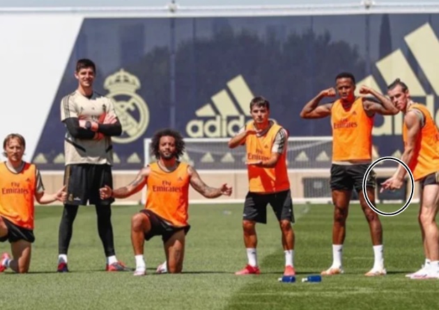 Gareth Bale pulls golf pose at Real Madrid training after hitting out at those who have a problem with him playing it - Bóng Đá