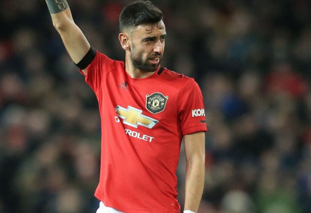 Bruno Fernandes nips to shops in his Mini after Patrice Evra called comparison to Man Utd legend Paul Scholes a ‘crime’ - Bóng Đá