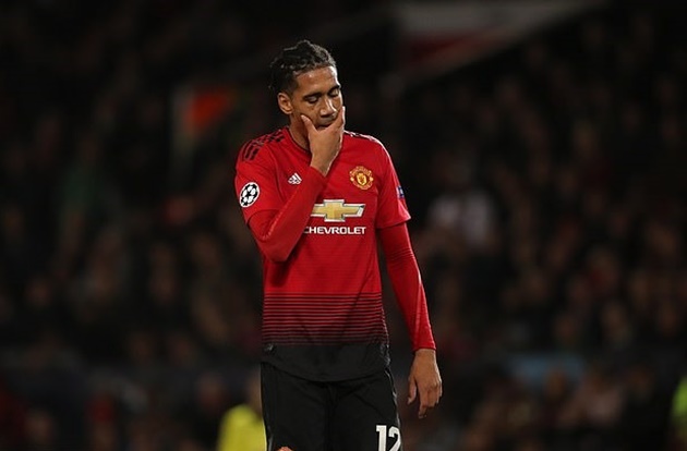 Chris Smalling misses Man Utd training ahead of completing Roma transfer / - Bóng Đá