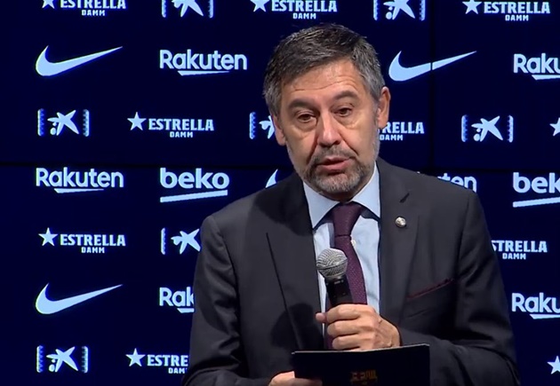 Luis Suarez aims dig at Barcelona’s president Josep Maria Bartomeu during farewell press conference  - Bóng Đá