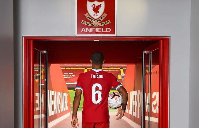 Thiago reveals Fernando Torres told him not to touch the 'This is Anfield' sign at Liverpool - Bóng Đá