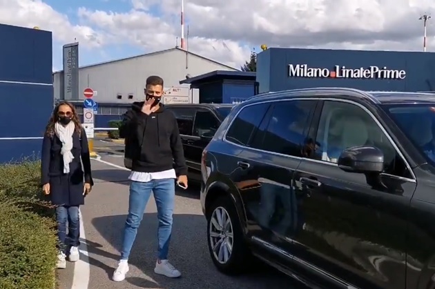 Diogo Dalot has completed the final part of his medical and has arrived at AC Milan’s headquarters - Bóng Đá