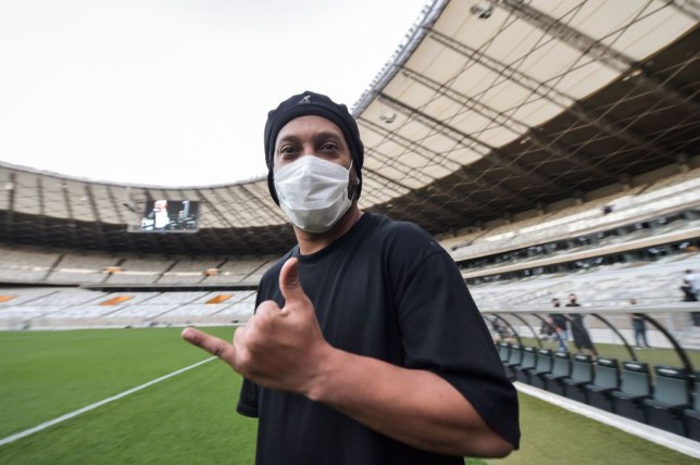 Ronaldinho confirms he has tested positive for Covid-19   - Bóng Đá